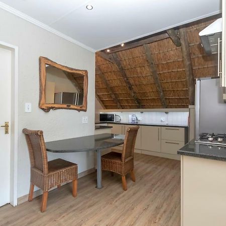 50 On Shepherd Boutique Guest House Sandton Buitenkant foto