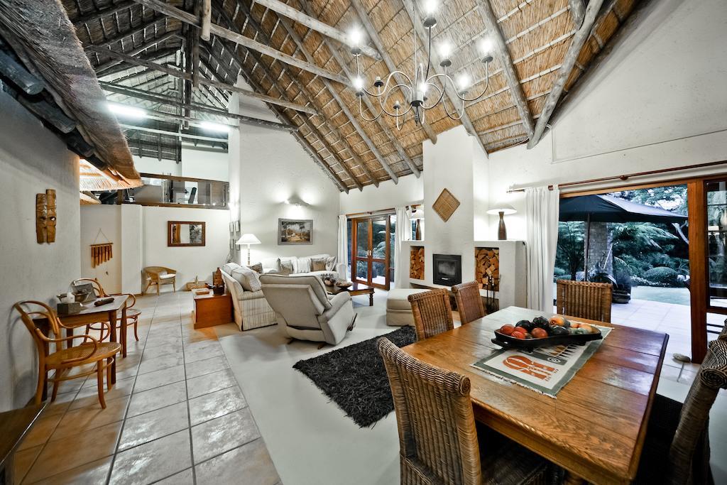 50 On Shepherd Boutique Guest House Sandton Buitenkant foto