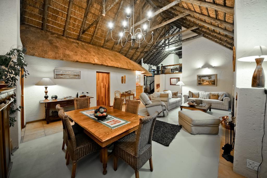 50 On Shepherd Boutique Guest House Sandton Buitenkant foto