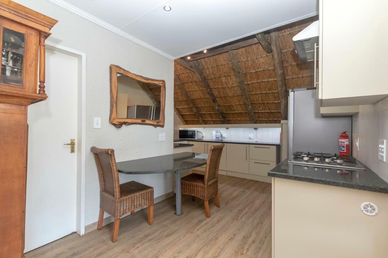 50 On Shepherd Boutique Guest House Sandton Buitenkant foto